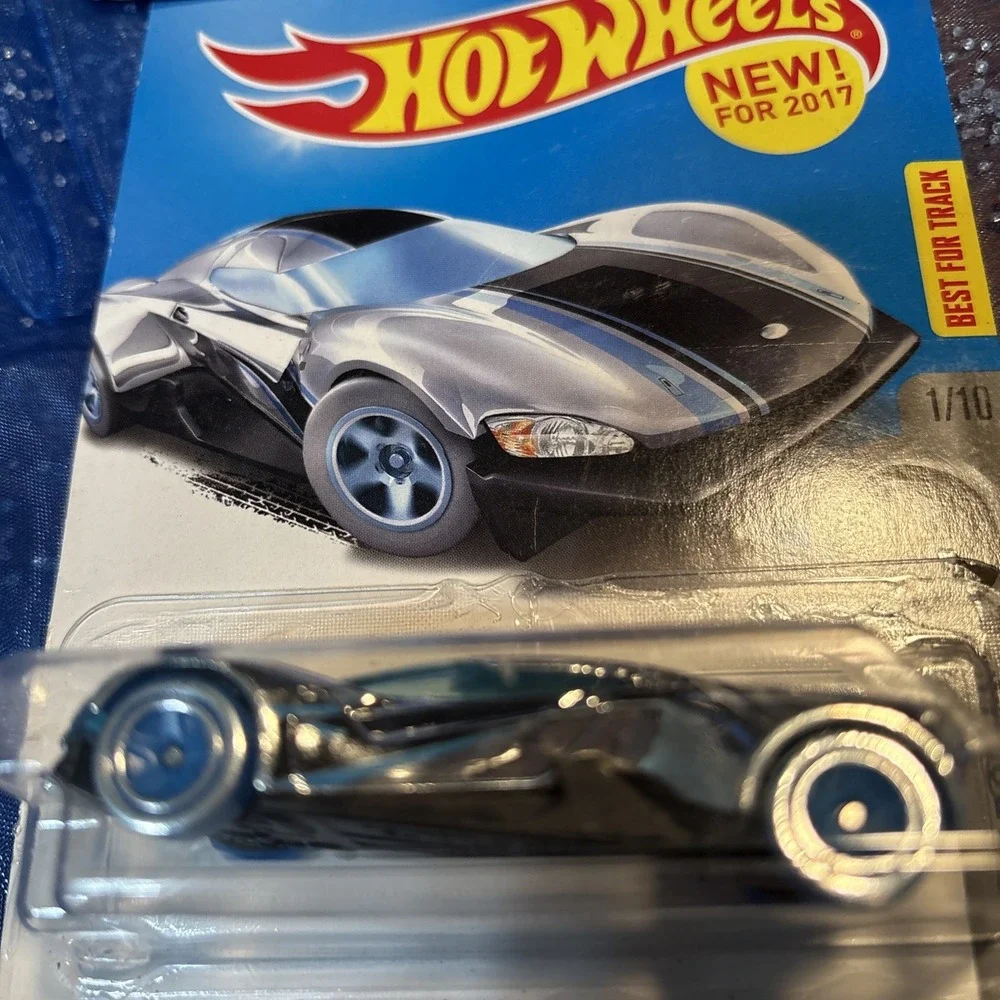New (8) Hot Wheels Cool Classics‎ Diecast Car